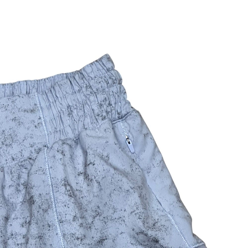 Lululemon Hotty Hot Low Rise Lined Short 2.5" Gravel Dust Pastel Blue Size 6 - Picture 2 of 8